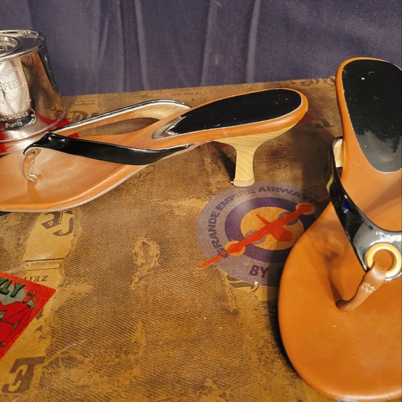 CABRIZI Black Patent Leather Kitten Heel Sandal - Picture 2 of 10